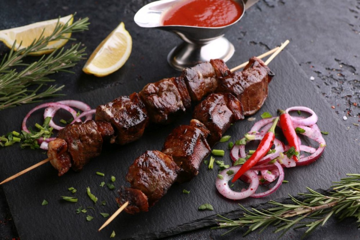 Шашлык из печени на мангале Шашлык из печени на мангале