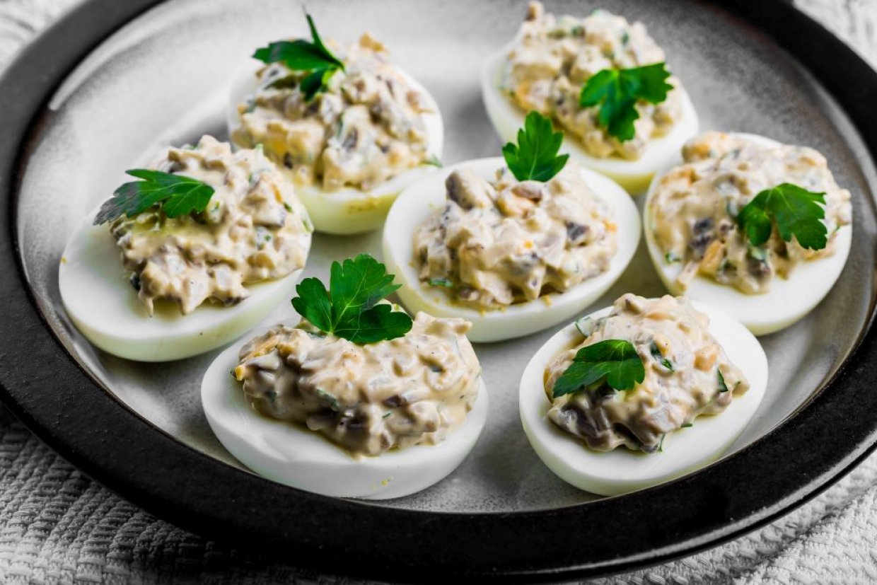 Фаршированные яйца с шампиньонами Фаршированные яйца с шампиньонами