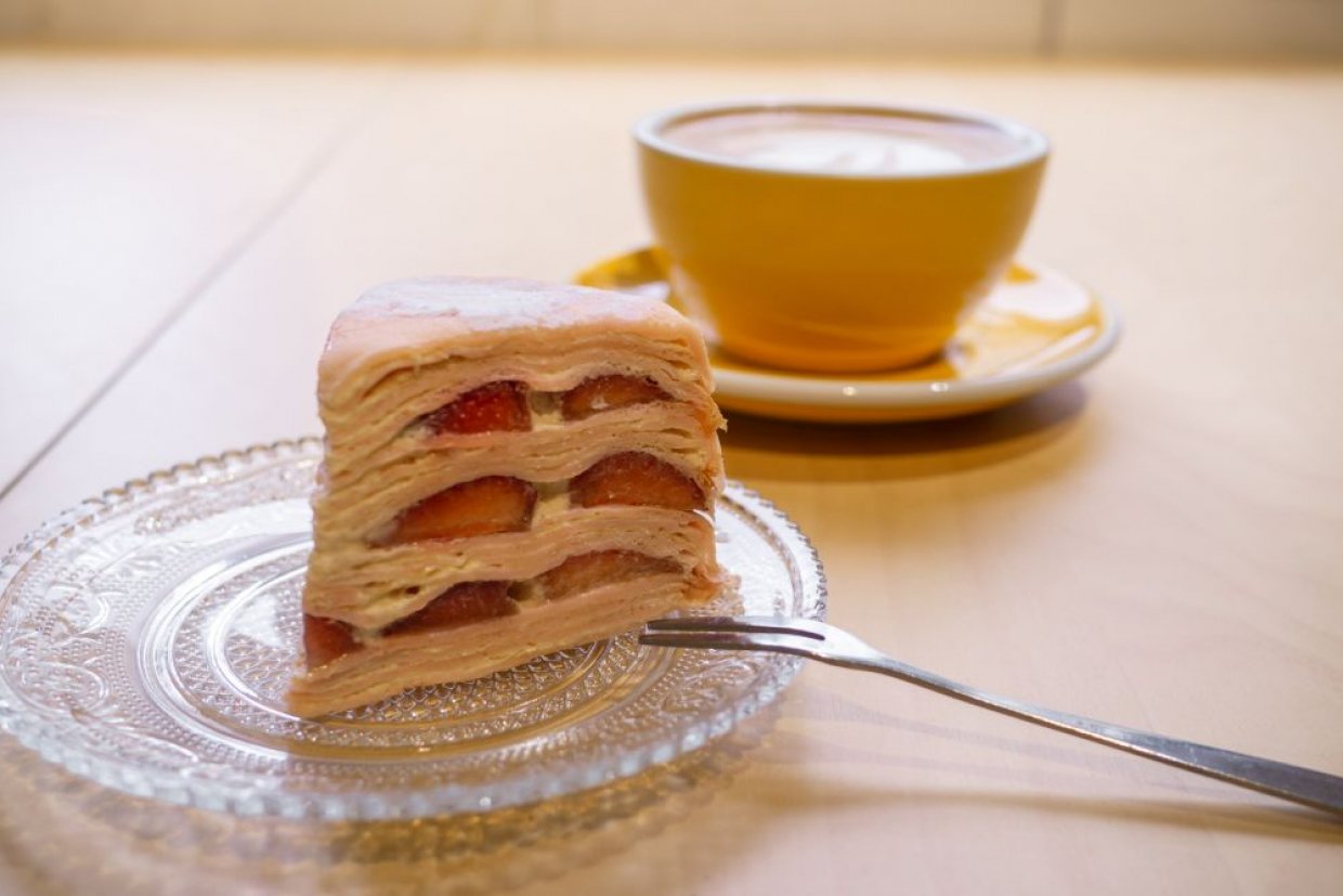 Блинный торт с клубникой Блинный торт с клубникой