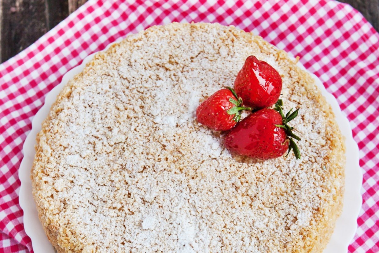 Торт Молочная девочка с бананом и клубникой Торт Молочная девочка с бананом и клубникой