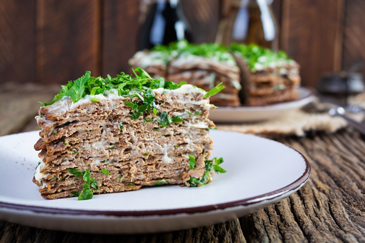 Печеночный торт из куриной печени с манкой