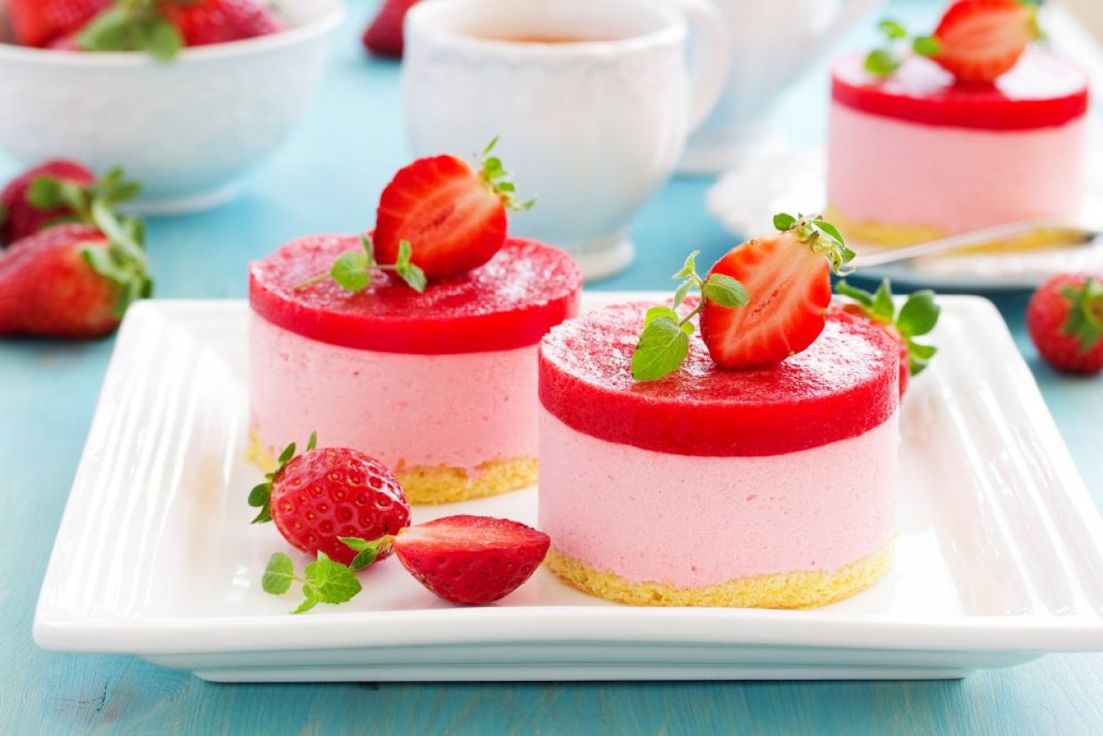 Клубничное муссовое пирожное Клубничное муссовое пирожное