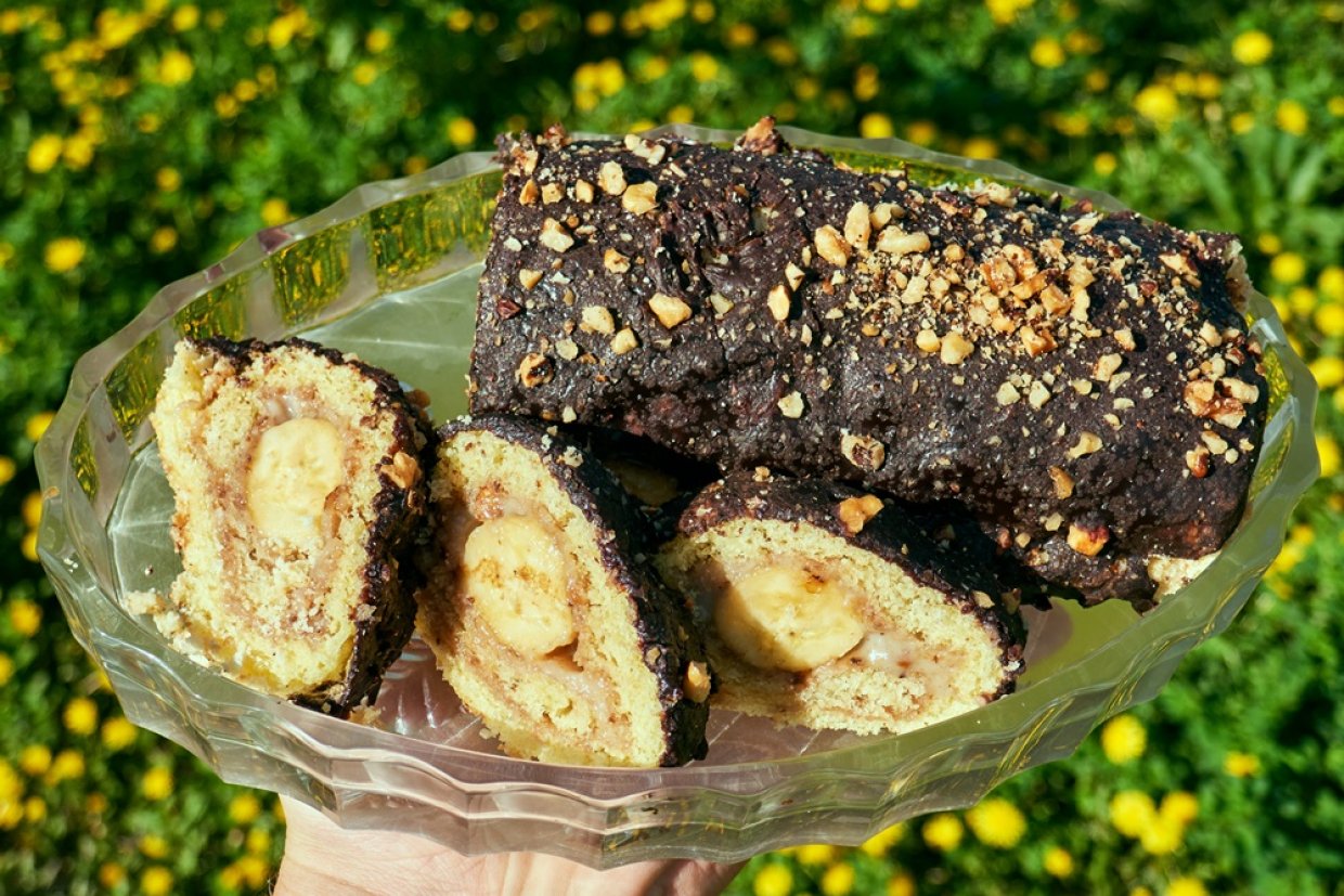 Рулет с бананом и сгущенкой Рулет с бананом и сгущенкой