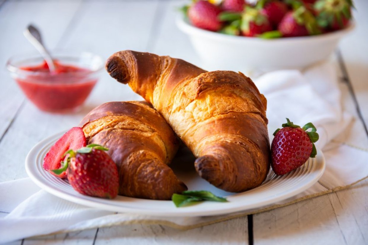 Круассаны с клубникой Круассаны с клубникой