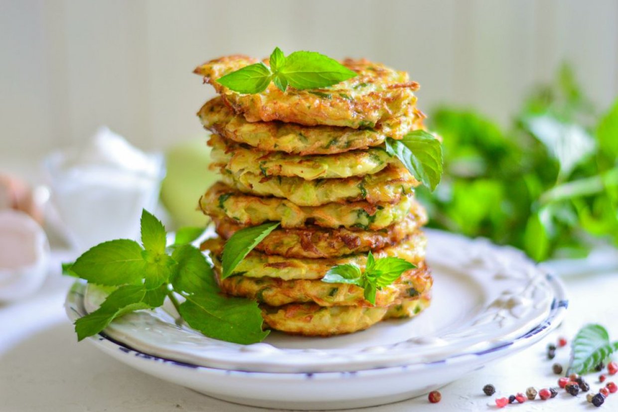 Кабачковые оладьи с сыром и ветчиной Кабачковые оладьи с сыром и ветчиной