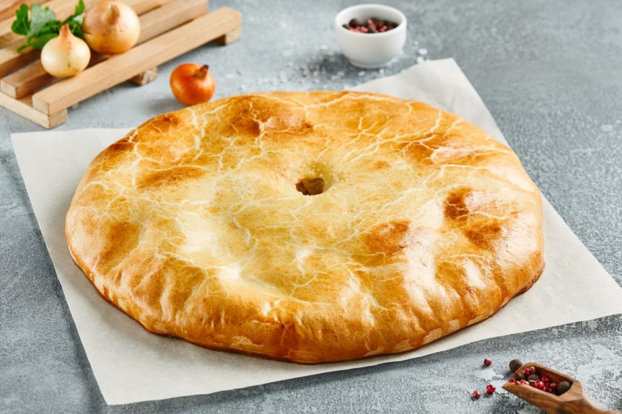 Осетинский пирог с сыром и луком Осетинский пирог с сыром и луком