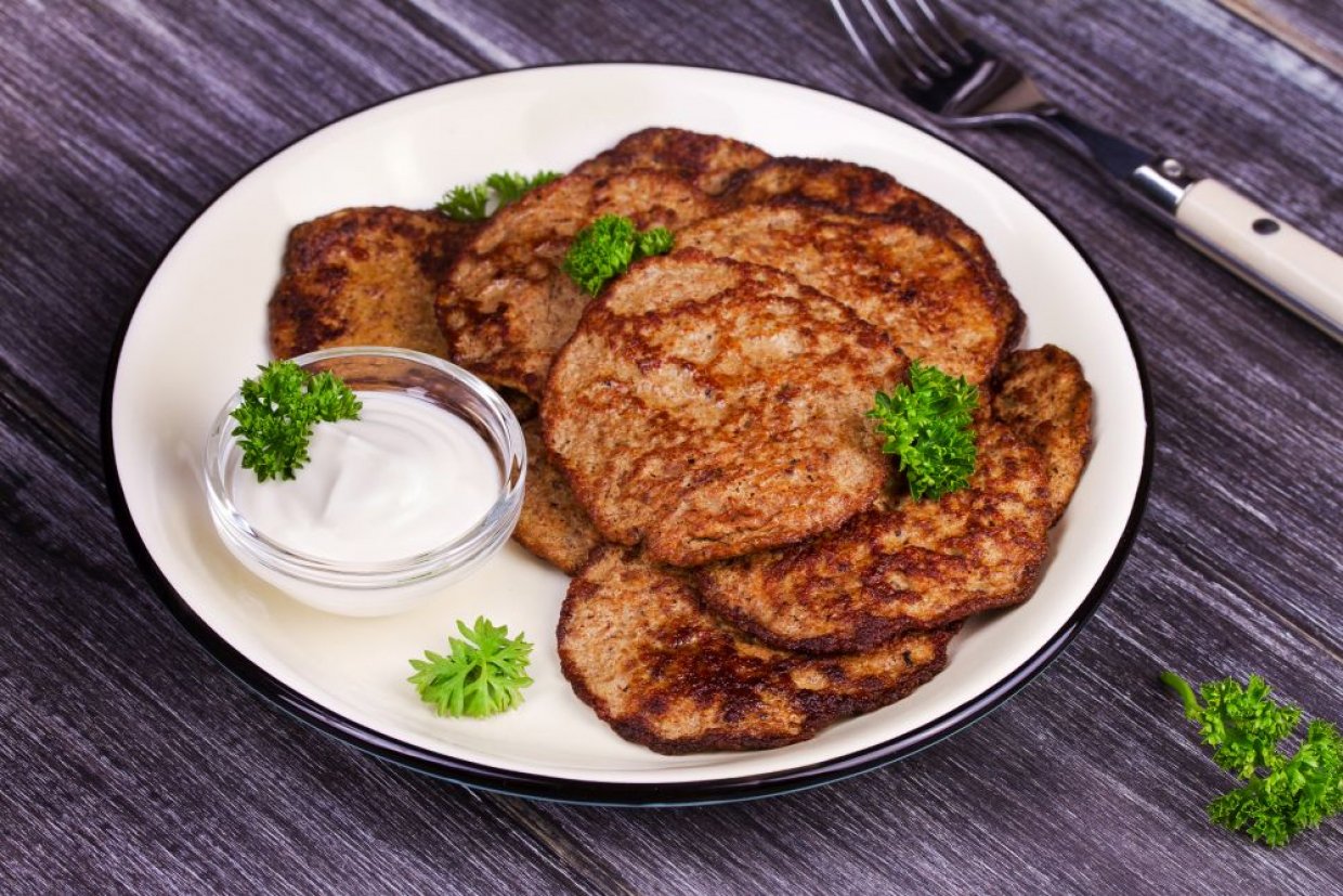 Печеночные оладьи из куриной печени Печеночные оладьи из куриной печени