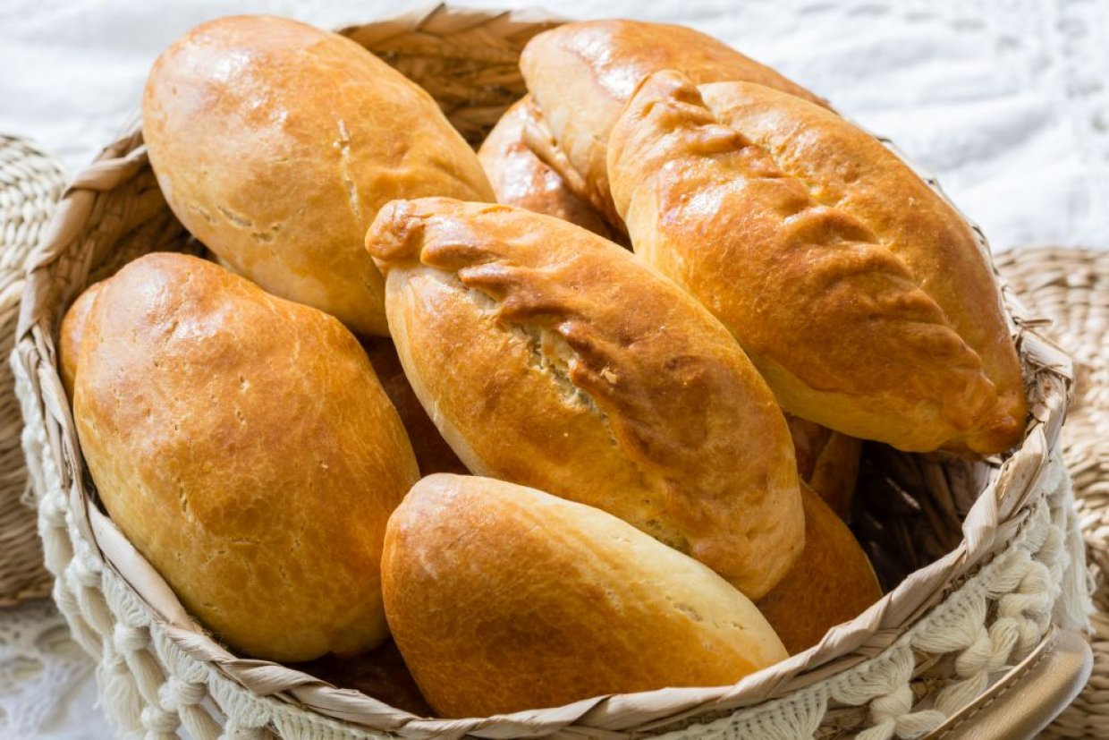 Пирожки с картошкой и сосиской Пирожки с картошкой и сосиской
