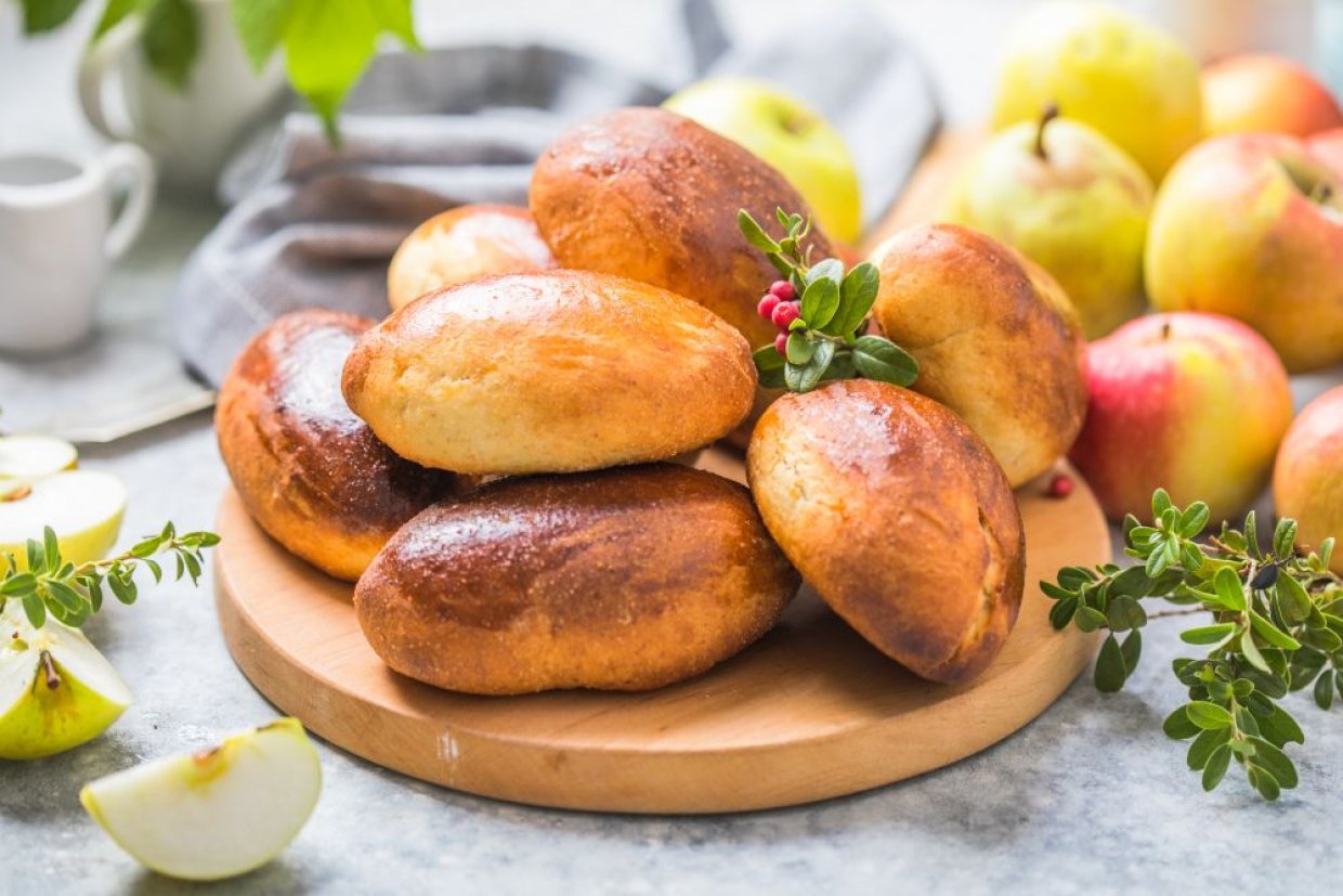 Пирожки с яблоками в духовке