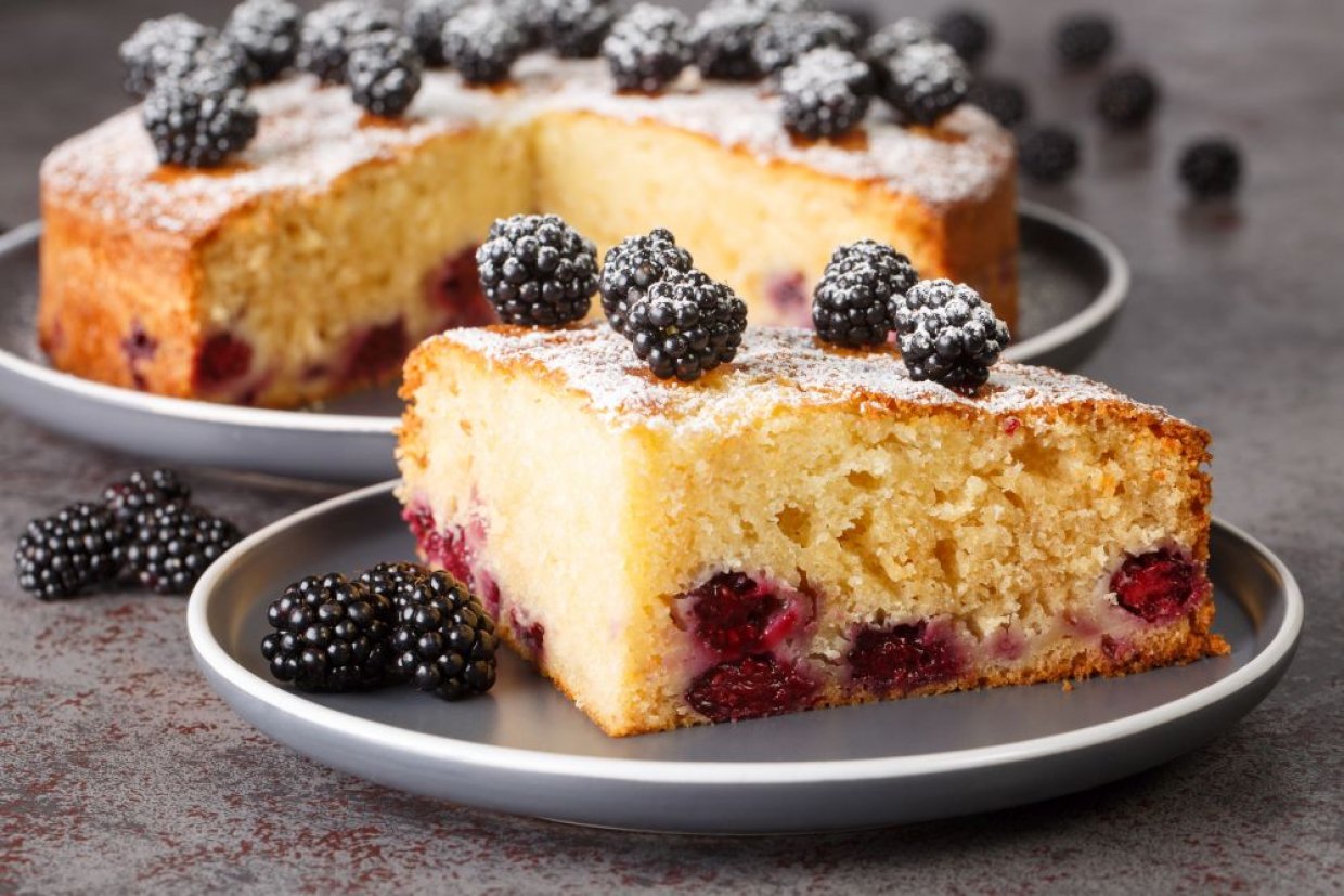 Шарлотка с ежевикой Шарлотка с ежевикой