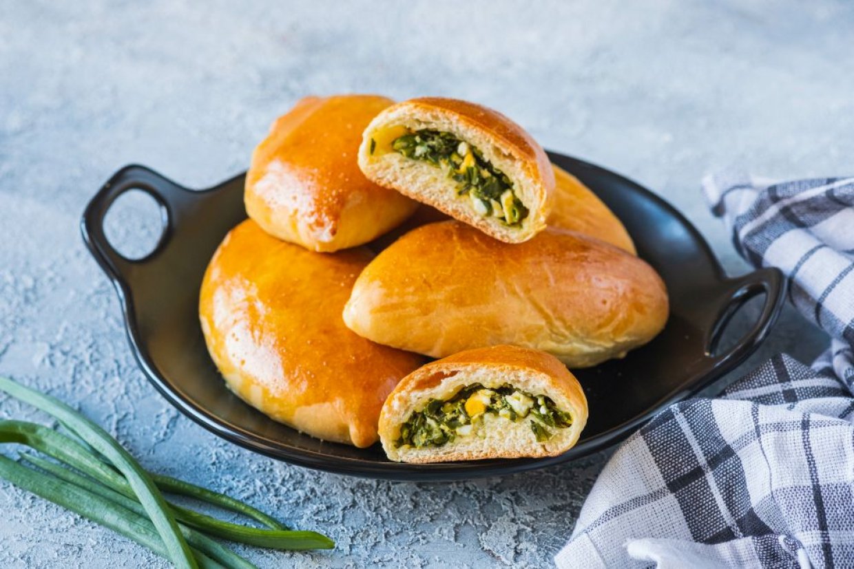 Пирожки с луком и яйцом в духовке Пирожки с луком и яйцом в духовке