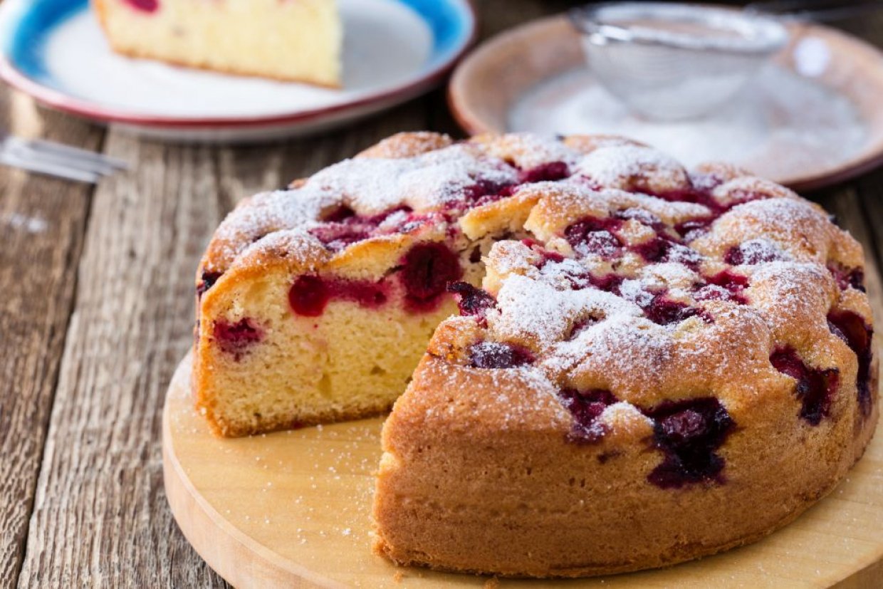 Шарлотка с малиной Шарлотка с малиной