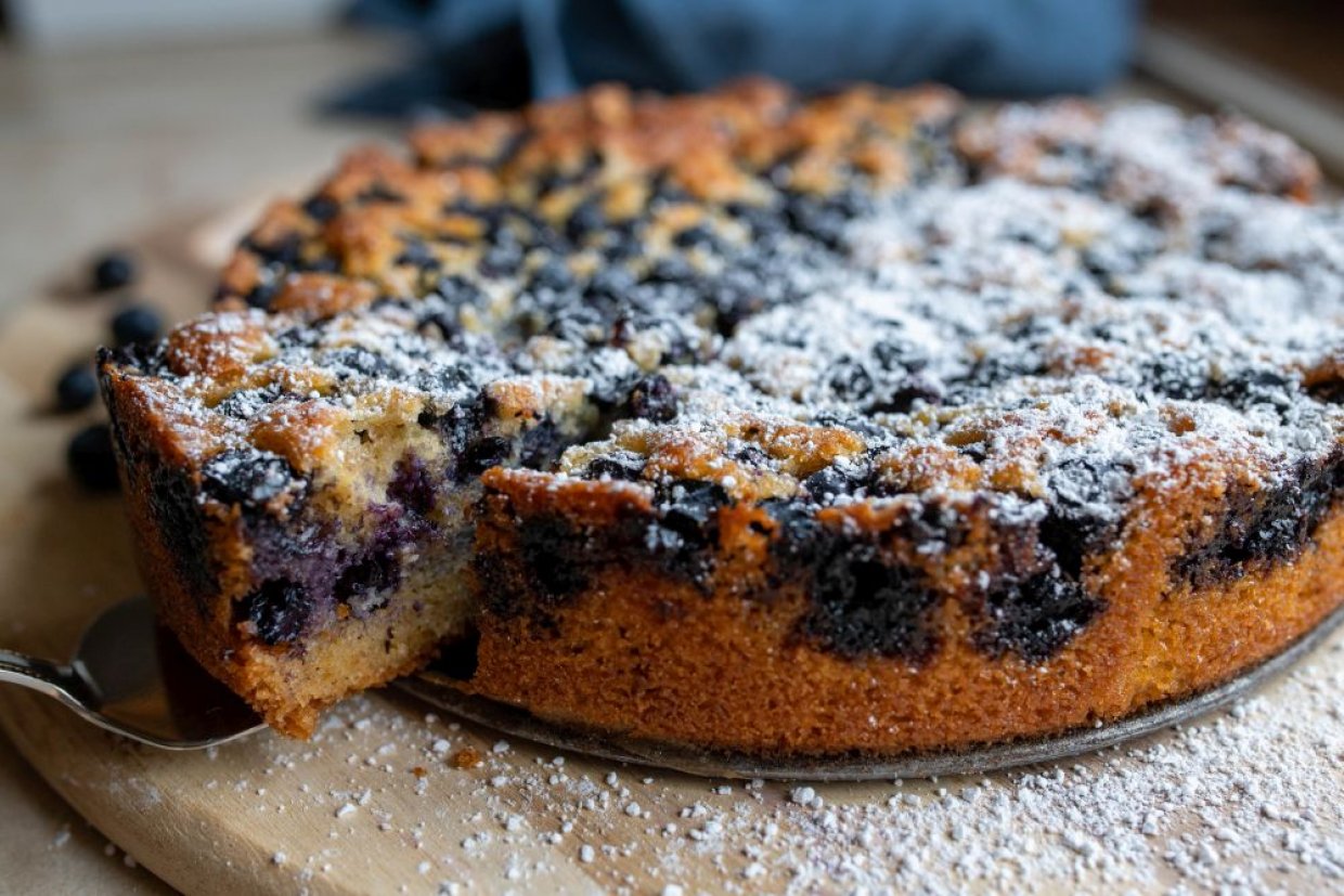 Шарлотка с черникой Шарлотка с черникой