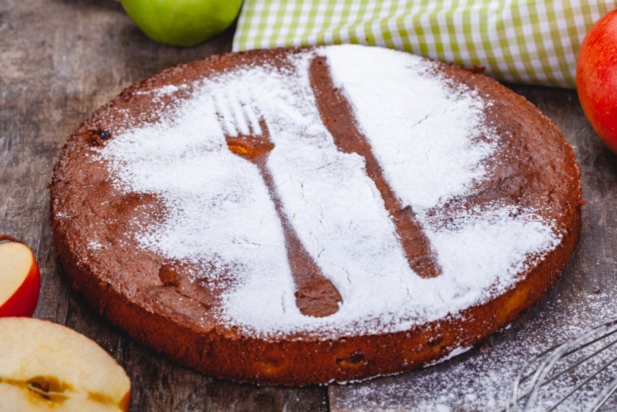 Шоколадная шарлотка с яблоками Шоколадная шарлотка с яблоками