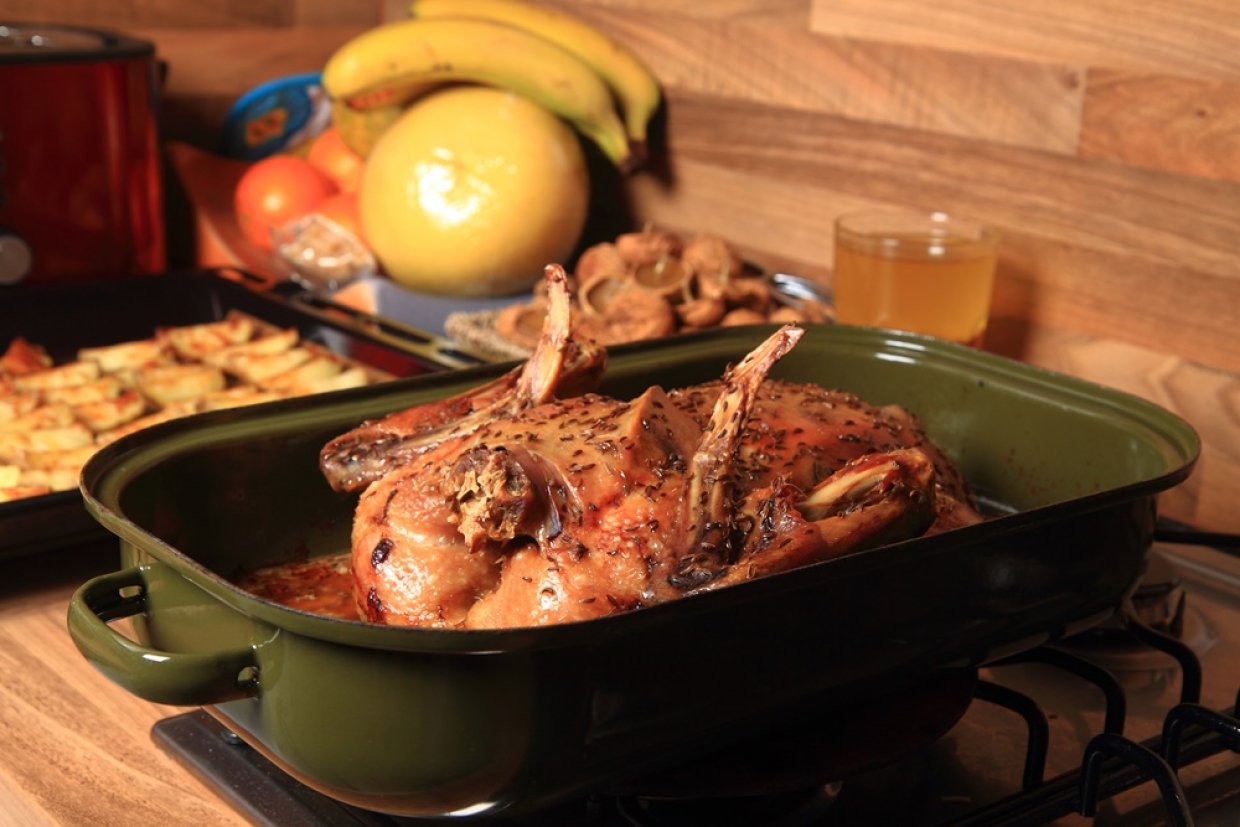 Утка фаршированная гречкой и грибами в духовке Утка фаршированная гречкой и грибами в духовке