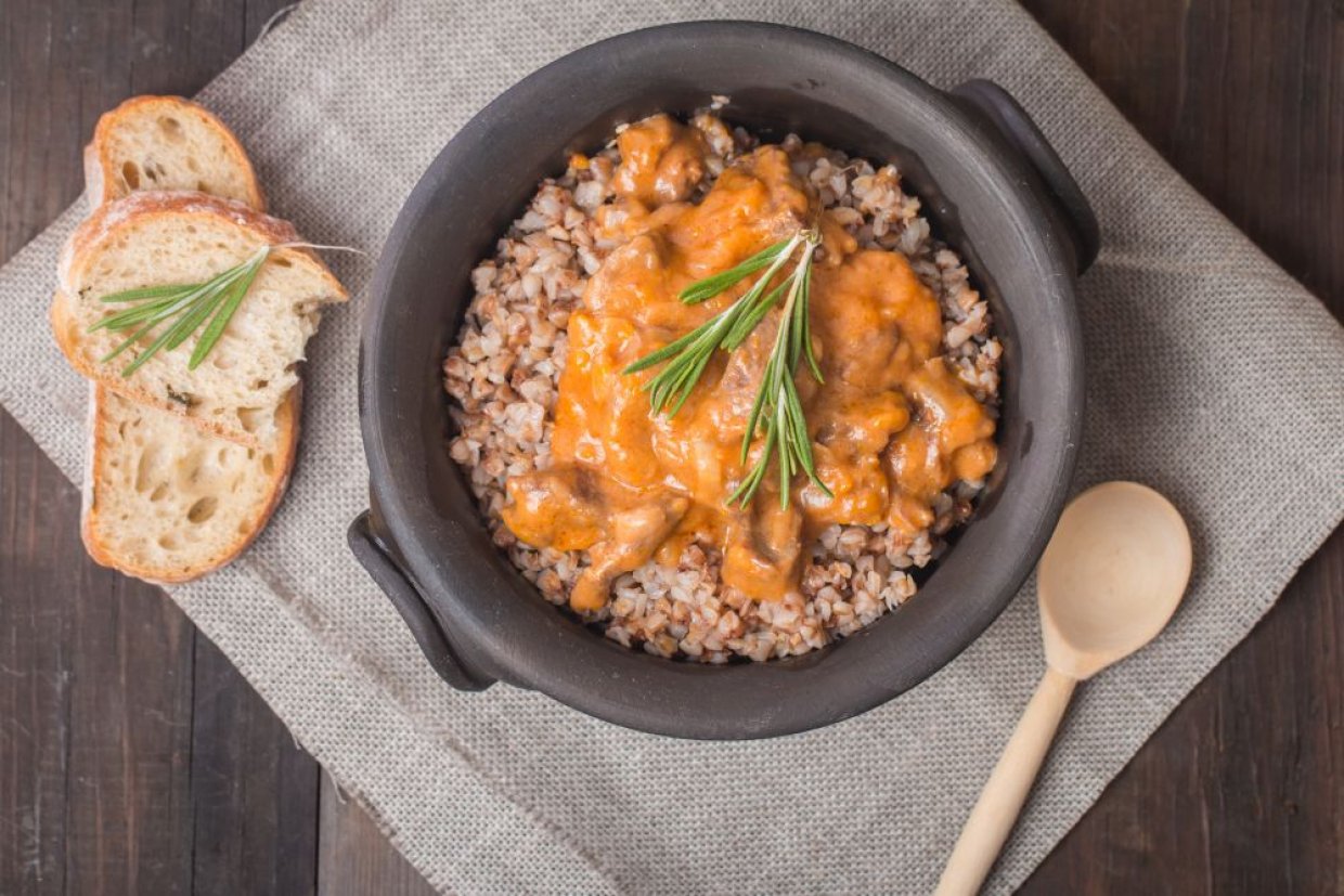 Гуляш из курицы с гречкой Гуляш из курицы с гречкой