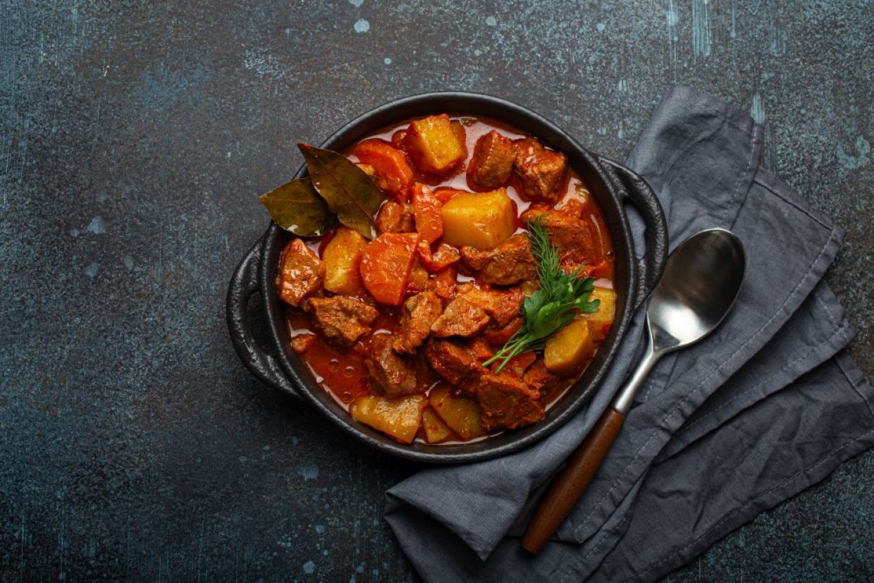 Гуляш из курицы с картошкой Гуляш из курицы с картошкой