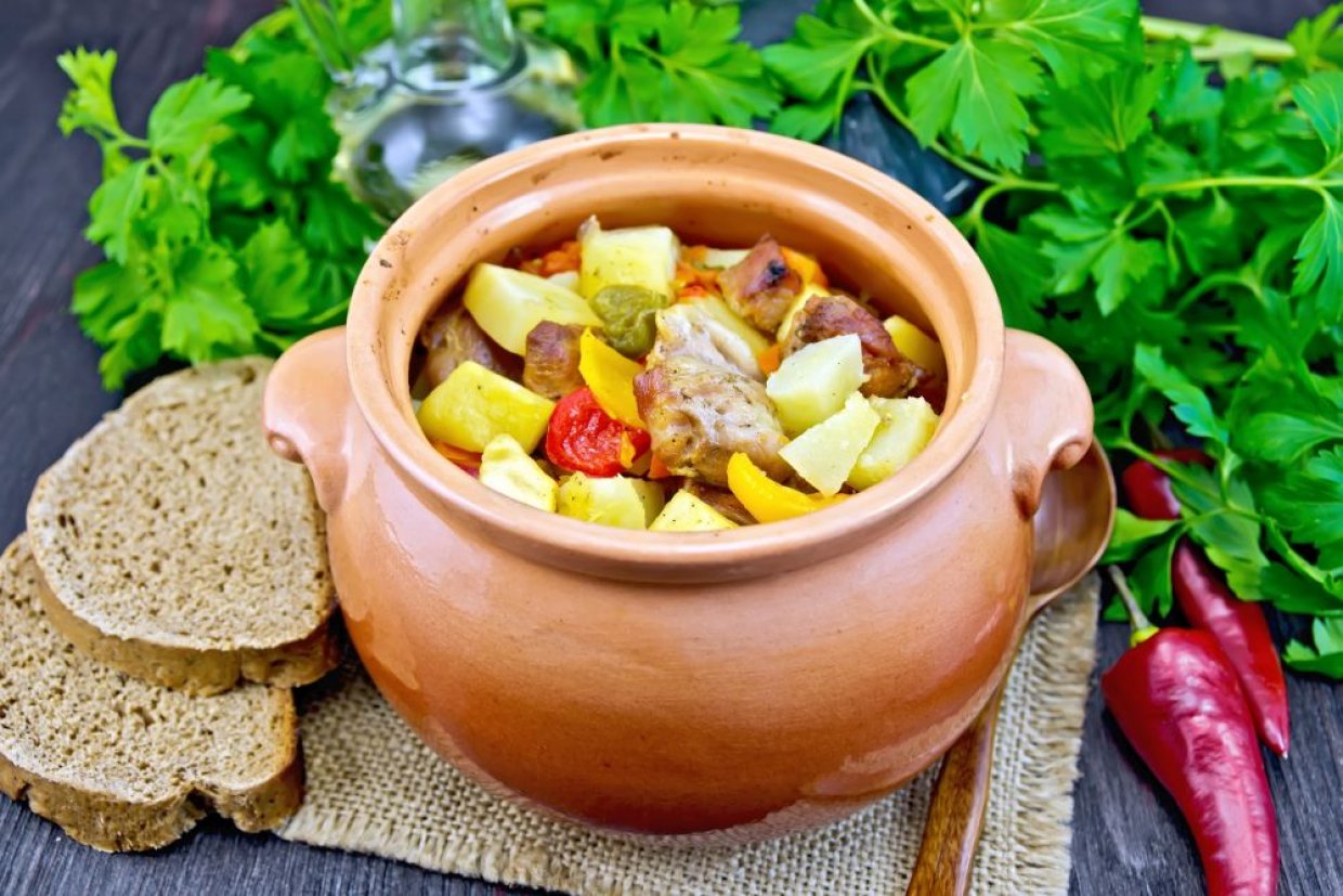 Жаркое из свинины с картошкой в горшочке Жаркое из свинины с картошкой в горшочке