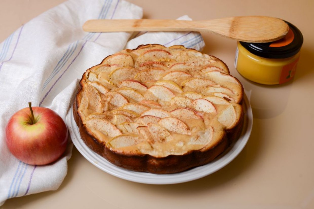 Шарлотка с медом Шарлотка с медом