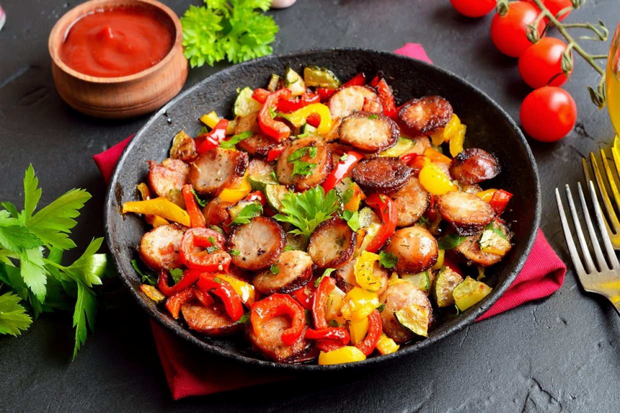 Овощное рагу с сосисками Овощное рагу с сосисками