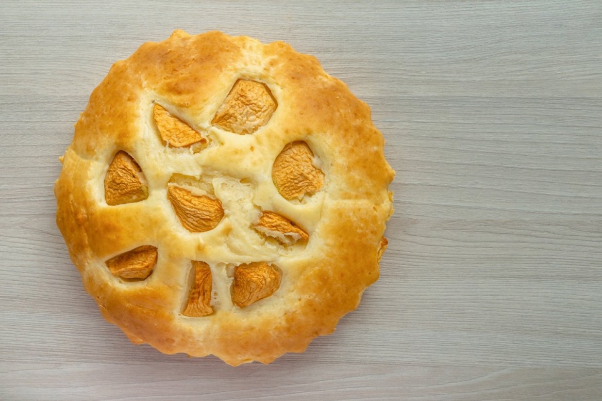 Шарлотка с сушеными яблоками в духовке Шарлотка с сушеными яблоками в духовке