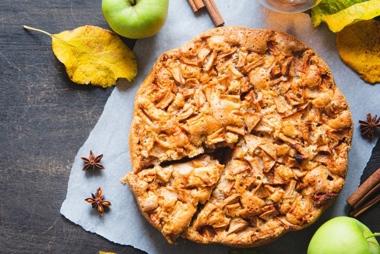 Шарлотка с яблоками и брусникой Шарлотка с яблоками и брусникой