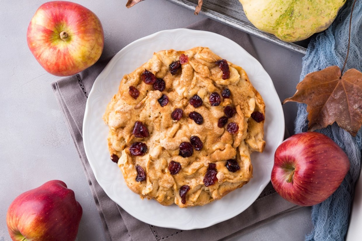 Шарлотка с яблоками и клюквой Шарлотка с яблоками и клюквой