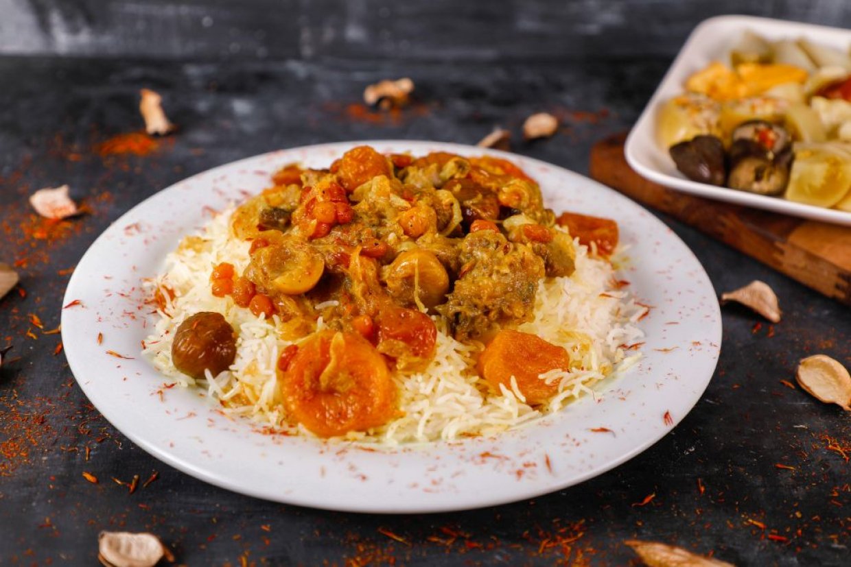 Азербайджанский плов с сухофруктами и мясом Азербайджанский плов с сухофруктами и мясом