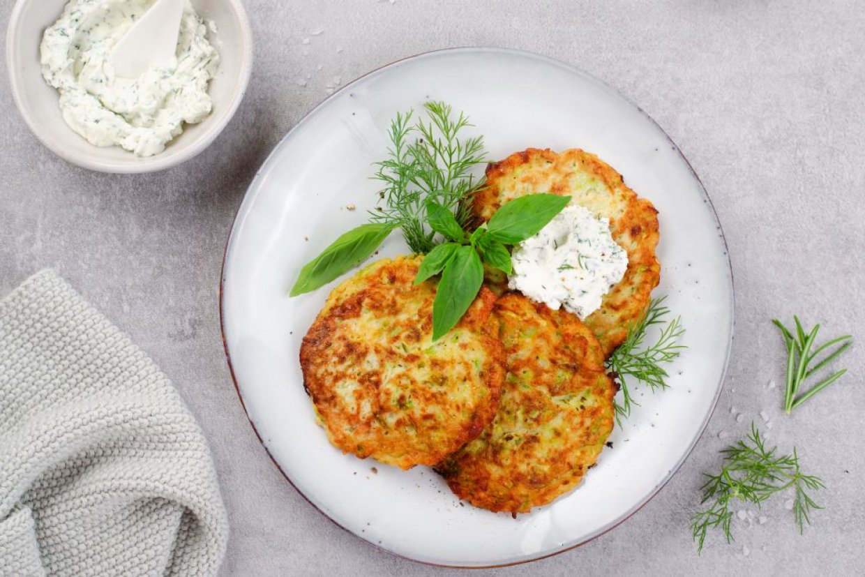 Котлеты из кабачков и картошки на сковороде Котлеты из кабачков и картошки на сковороде
