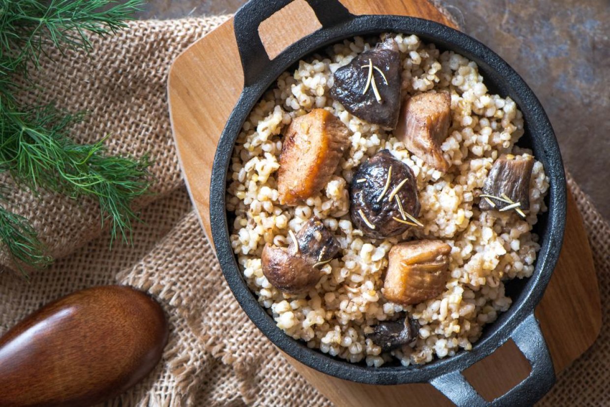 Перловая каша с мясом и грибами Перловая каша с мясом и грибами