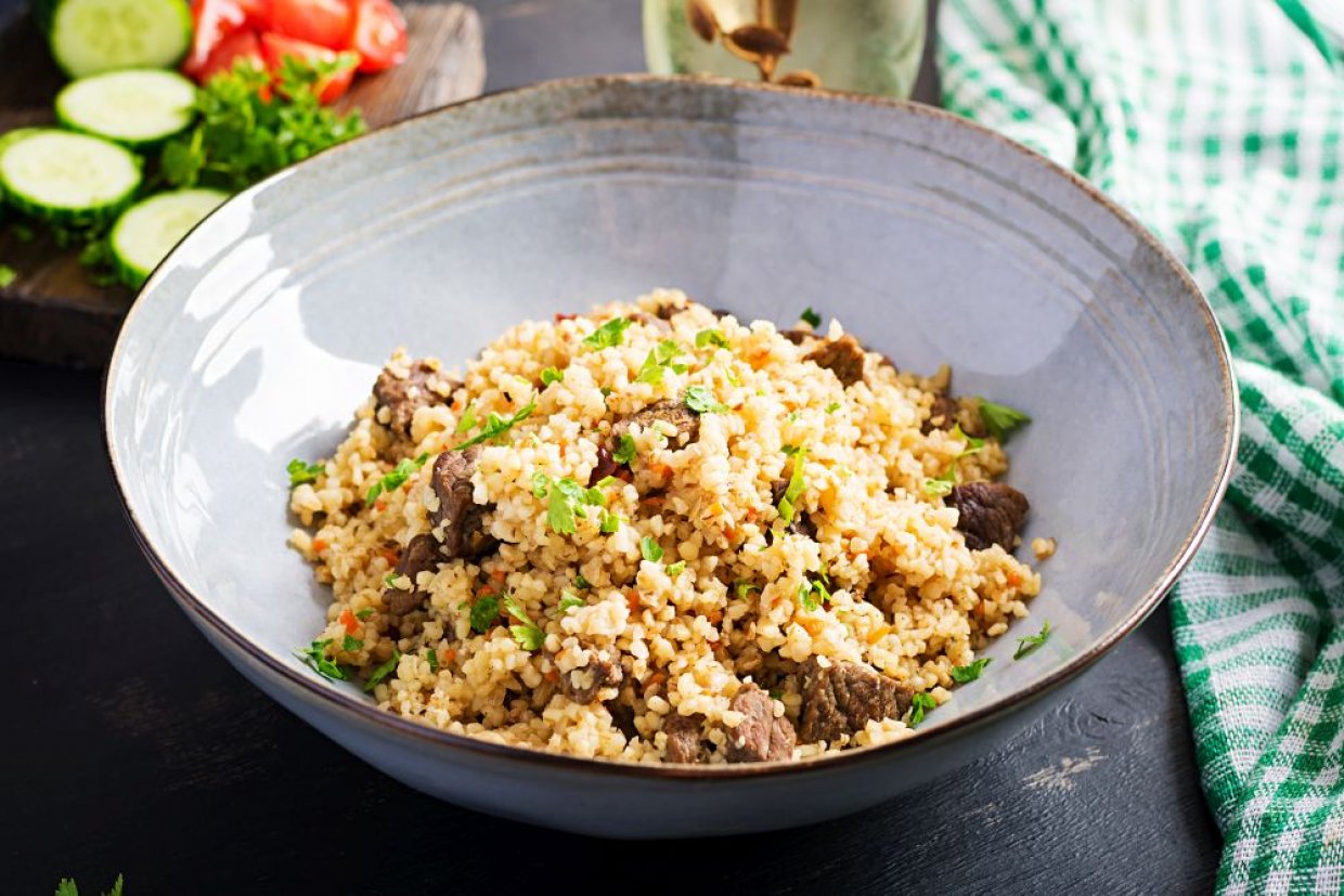 Пшеничная каша с тушенкой Пшеничная каша с тушенкой