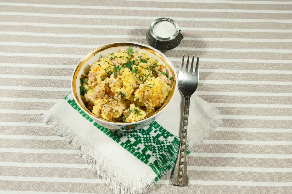 Пшенная каша с тушенкой