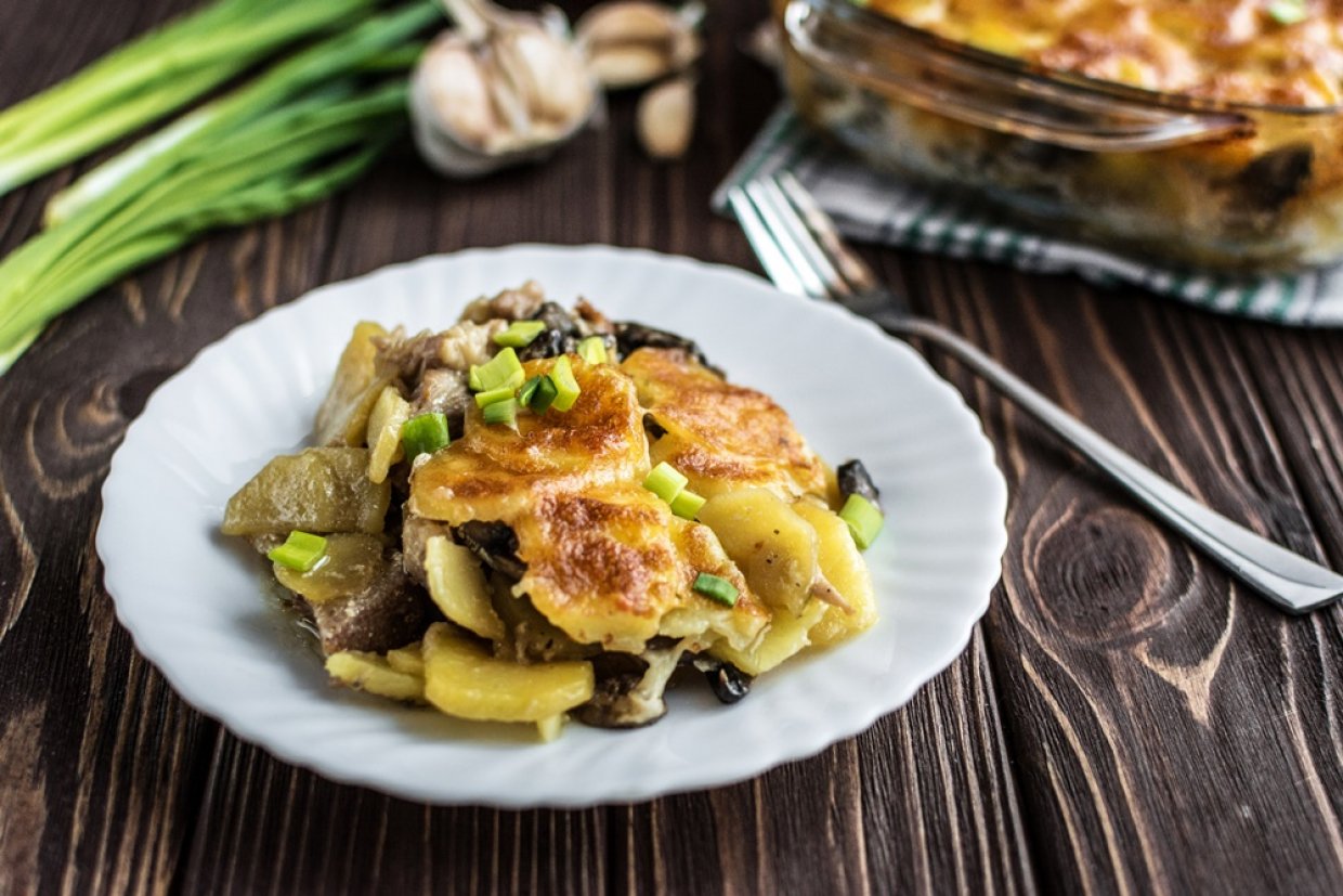 Картофельная запеканка с мясом и грибами Картофельная запеканка с мясом и грибами