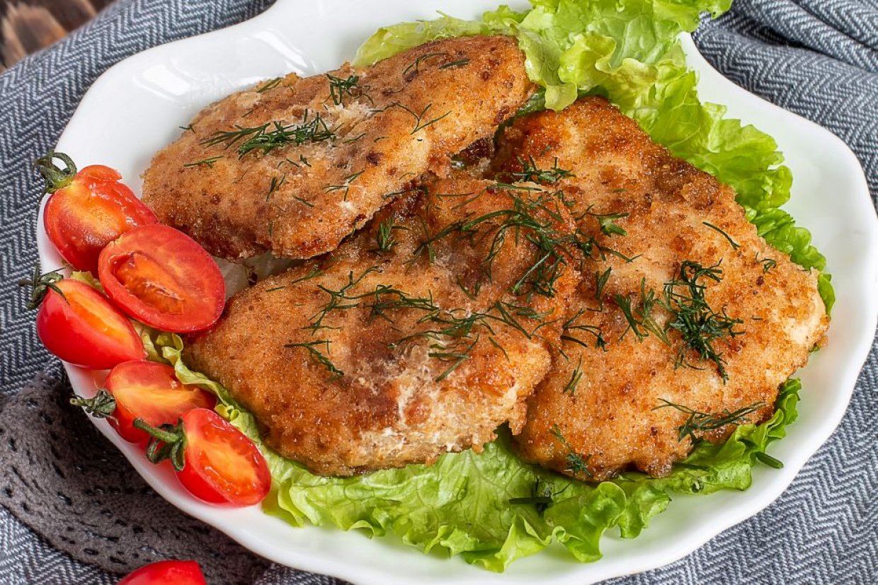 Сочные и мягкие отбивные из куриной грудки на сковороде