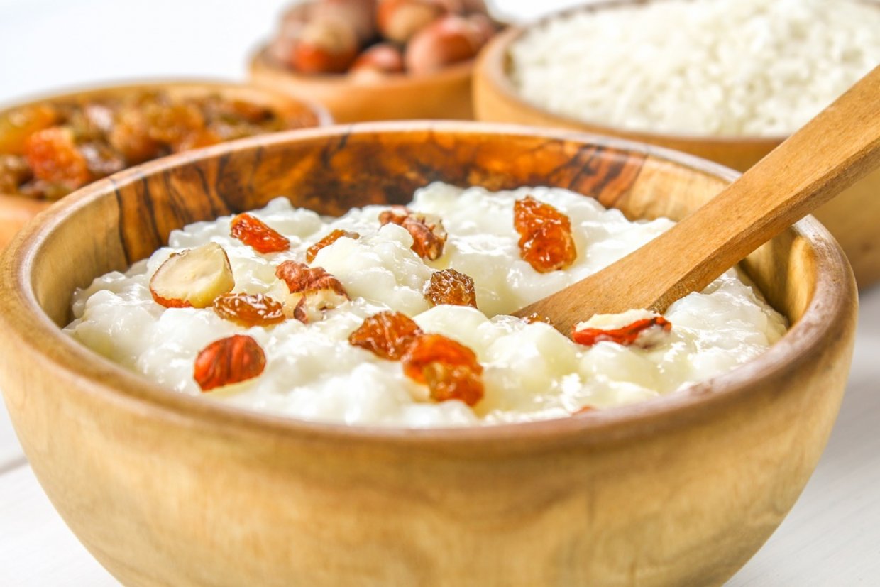 Рисовая каша с изюмом на молоке Рисовая каша с изюмом на молоке