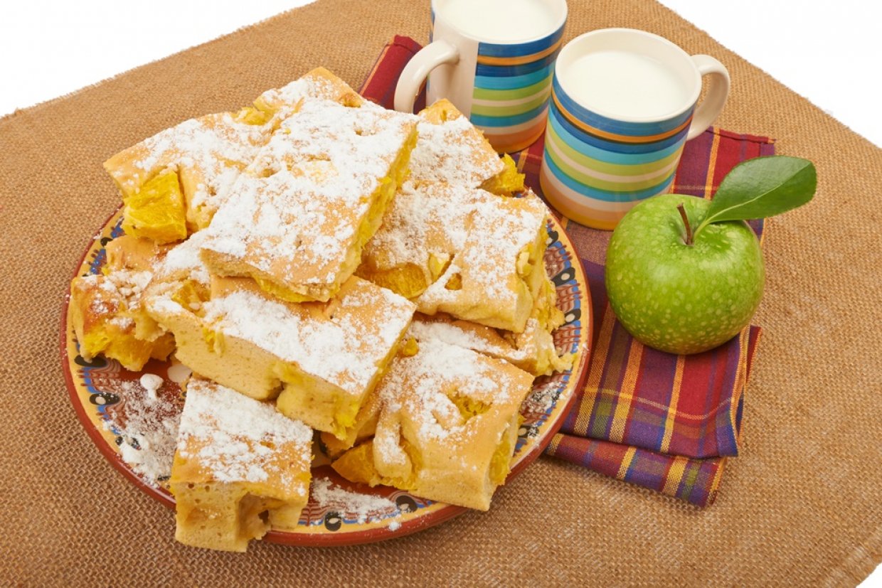 Шарлотка с яблоками и апельсинами