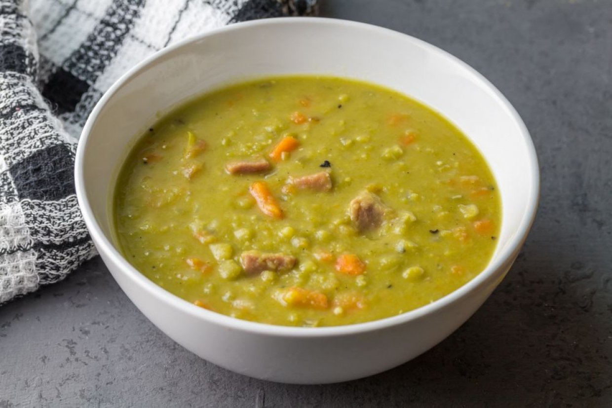 Гороховая каша с тушенкой Гороховая каша с тушенкой