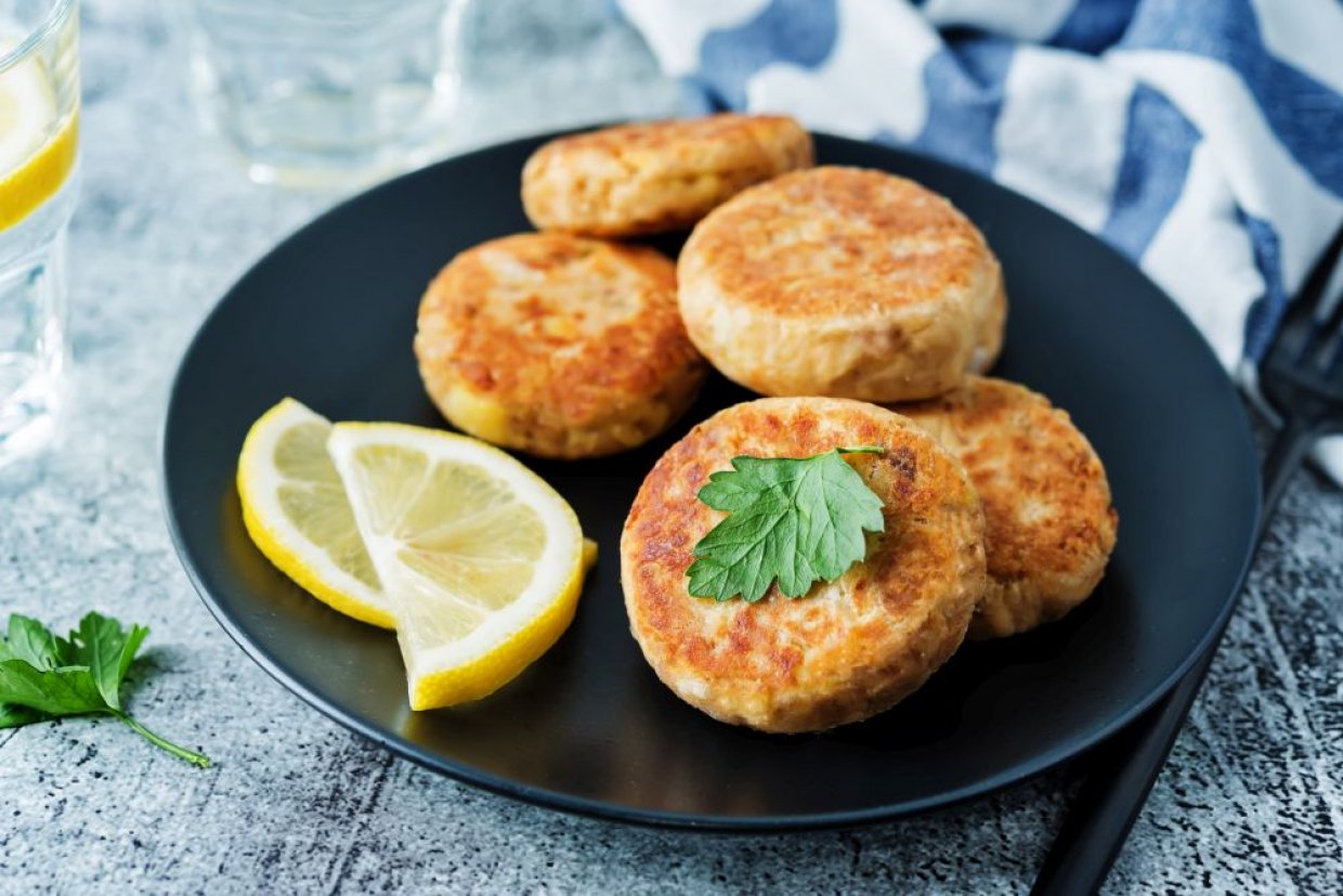 Котлеты из консервов с картошкой Котлеты из консервов с картошкой