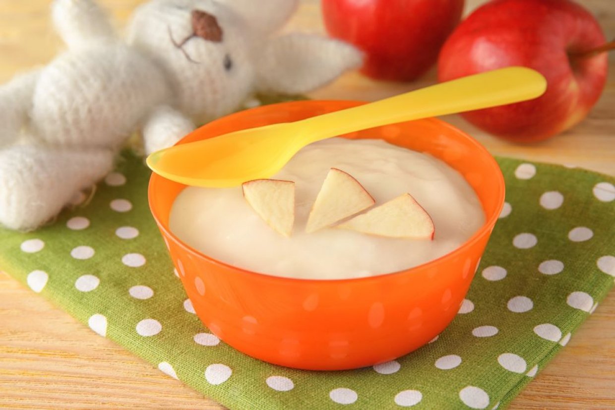 Манная каша с яблоками Манная каша с яблоками