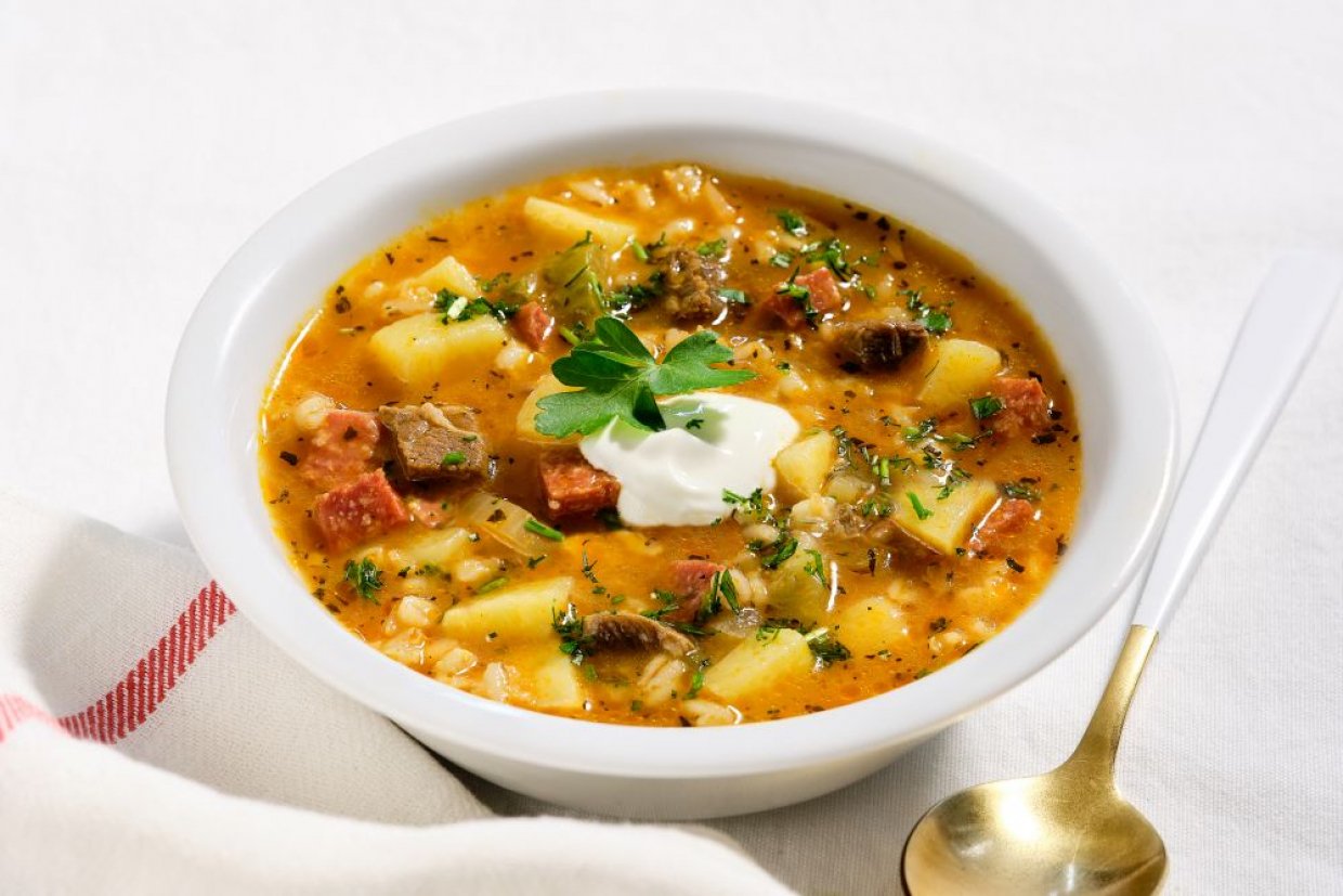 Классический рассольник с перловкой и огурцами в мультиварке Классический рассольник с перловкой и огурцами в мультиварке