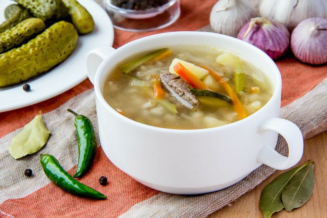 Классический рассольник с перловкой, огурцами и бараниной Классический рассольник с перловкой, огурцами и бараниной