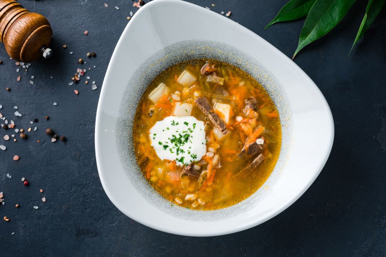 Классический рассольник с почками, перловкой и огурцами Классический рассольник с почками, перловкой и огурцами