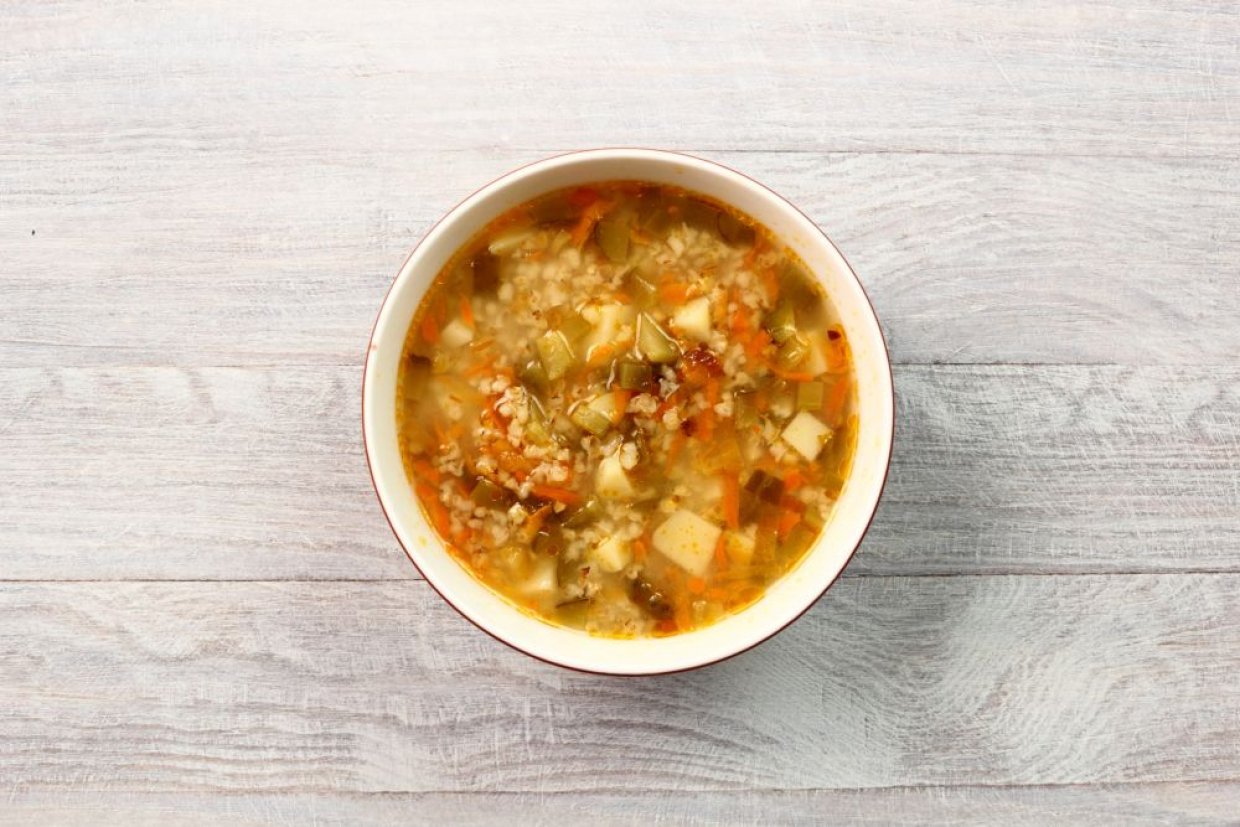 Классический рыбный рассольник с перловкой и солеными огурцами Классический рыбный рассольник с перловкой и солеными огурцами