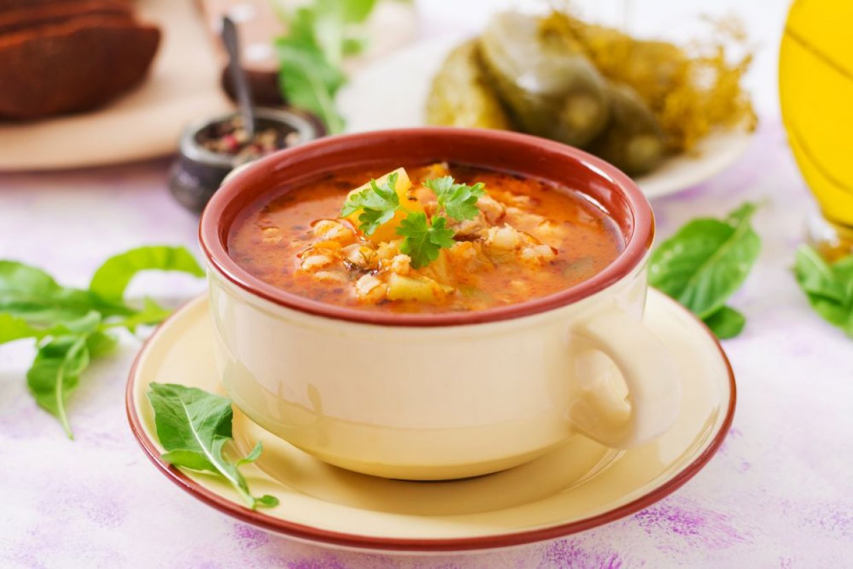 Рассольник классический с перловкой, огурцами и курицей Рассольник классический с перловкой, огурцами и курицей