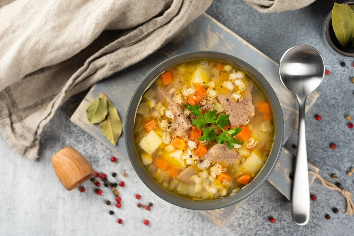 Классический рассольник с перловкой, огурцами и индейкой Классический рассольник с перловкой, огурцами и индейкой