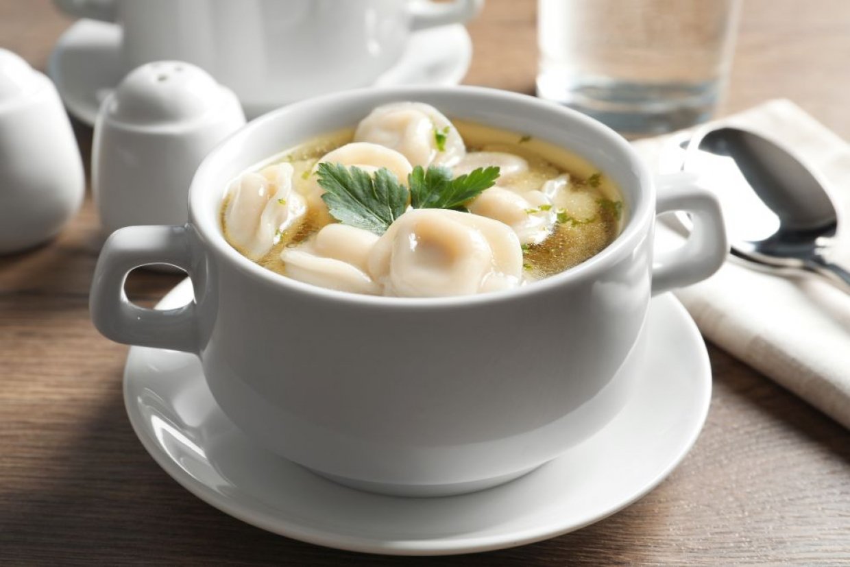 Пельмени с бульоном Пельмени с бульоном