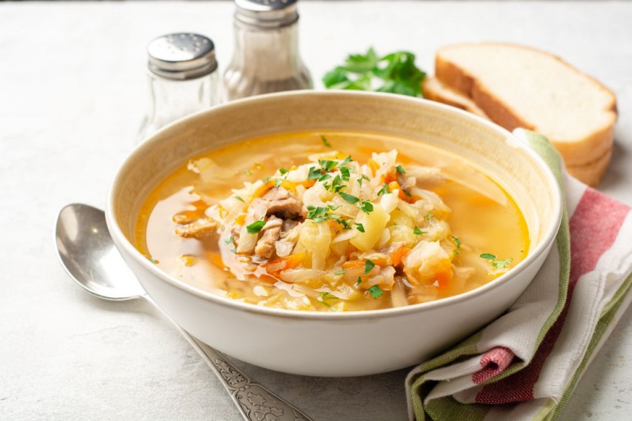 Щи из свежей капусты с курицей