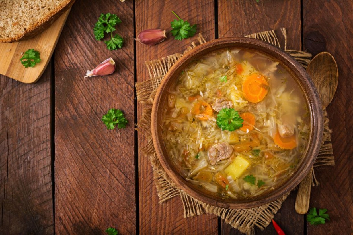 Щи из квашеной капусты с курицей Щи из квашеной капусты с курицей