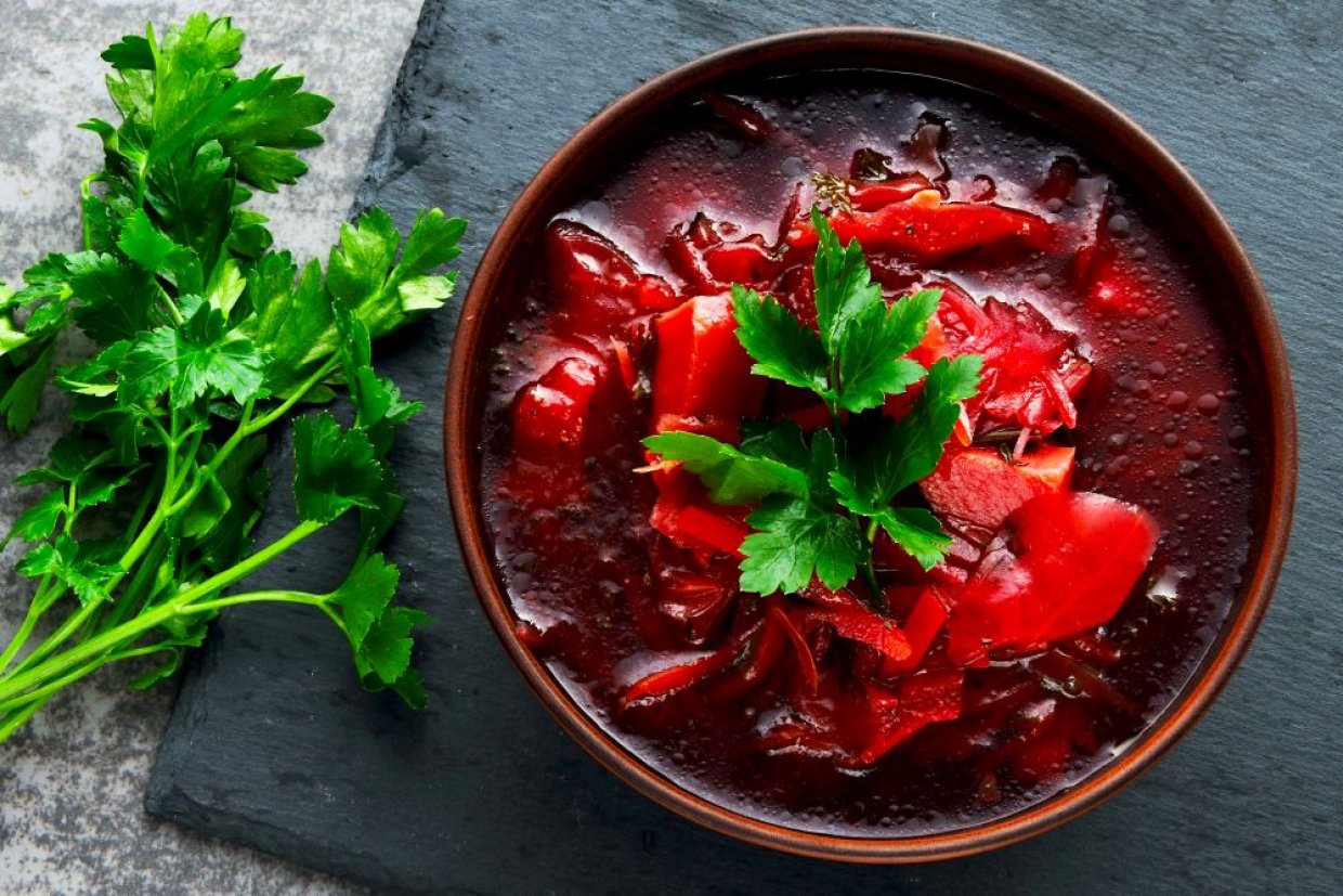Горячий свекольник с курицей Горячий свекольник с курицей