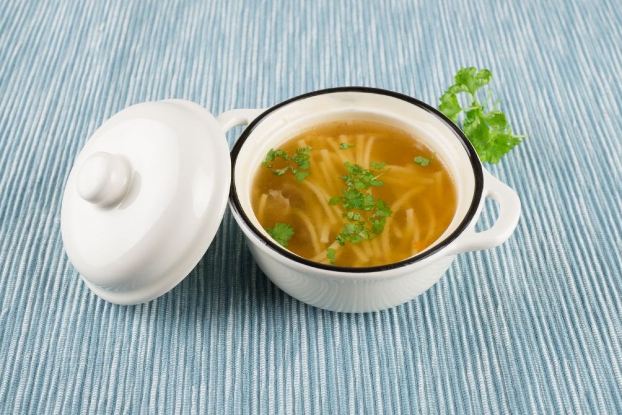 Куриный бульон с лапшой Куриный бульон с лапшой
